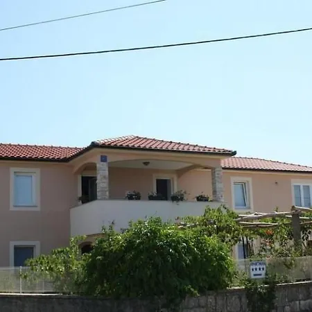 Apartament Grosse In Mit Grossem Garten By Interhome