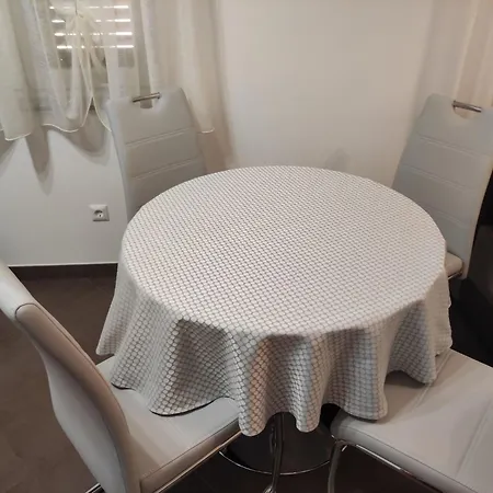 Grosse In Mit Grossem Garten By Interhome Apartament