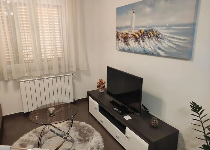 Grosse In Mit Grossem Garten By Interhome