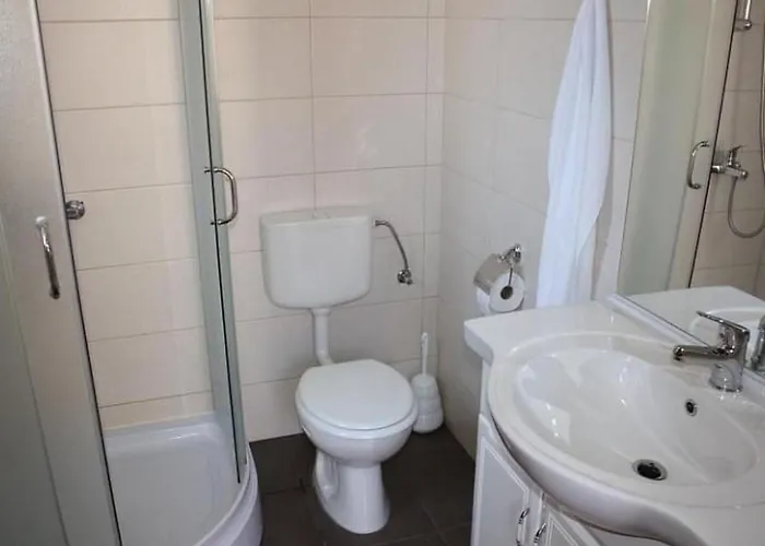 Grosse In Mit Grossem Garten By Interhome