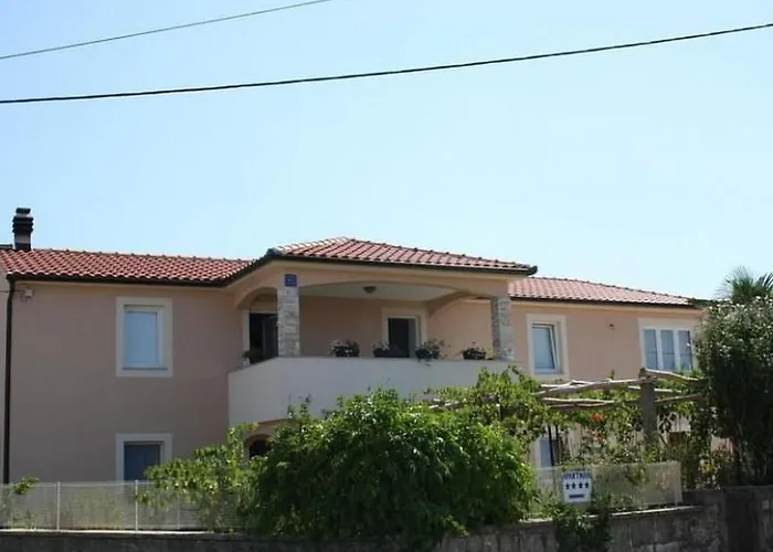 Apartment Grosse In Mit Grossem Garten By Interhome