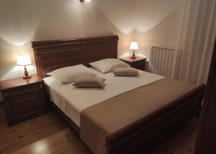 Grosse In Mit Grossem Garten By Interhome