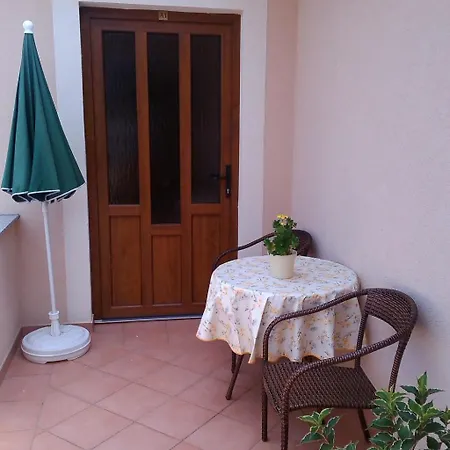 Grosse In Mit Grossem Garten By Interhome Appartement Gabonjin